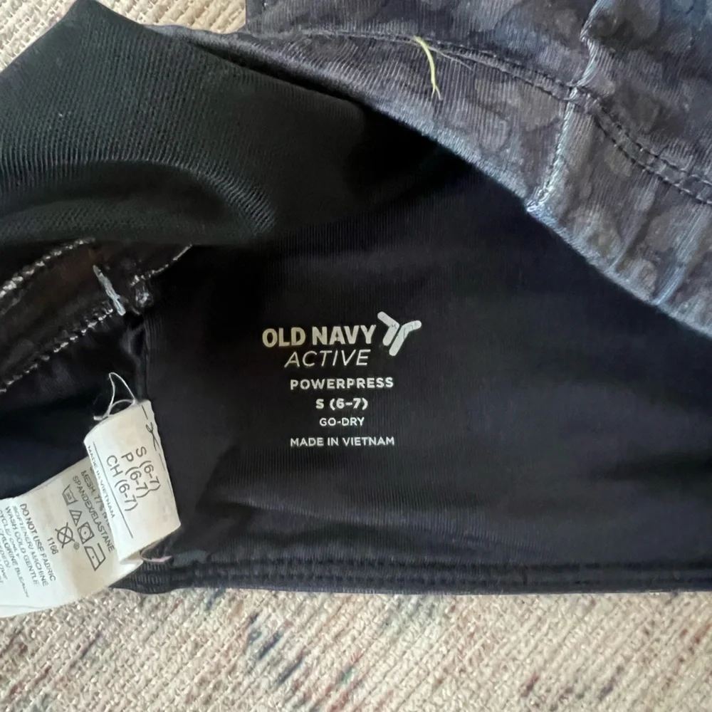 Old Navy girls Black Sports Bra Racerback Design small